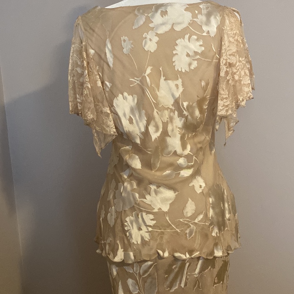 Mother of the bride 2 piece gown. Size 8. Worn 1 time. Excellent condition. - Picture 5 of 11